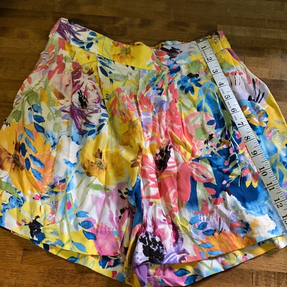 Bright and colorful Shorts - Picture 2 of 4